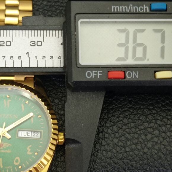 Vintage 1983 Citizen Automatic Mens Gold Watch W/daydate & Green accents - Picture 7 of 10